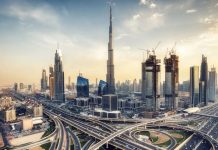 जागतिक स्कायलाइन्सवर वर्चस्व गाजवणारे आणि लक्झरी रिअल इस्टेटची पुन्हा व्याख्या करणारे टॉप 5 आयकॉनिक टॉवर