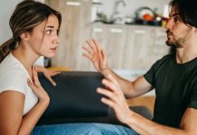 तुमच्या जोडीदाराला काय सांगू नये: 4 गोष्टी तुम्ही नात्यात कधीही बोलू नयेत |