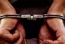 अनोख्या हेअरस्टाइलमुळे त्रिकुटासह तरुणाने विद्यार्थी आणि मित्राला लुटले