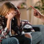 तुम्ही नकळत तुमच्या मुलाचा ‘अपमान’ करता का? 5 चुका ज्यामुळे त्यांचे मानसिक आरोग्य बिघडू शकते