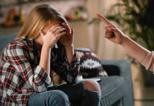 तुम्ही नकळत तुमच्या मुलाचा ‘अपमान’ करता का? 5 चुका ज्यामुळे त्यांचे मानसिक आरोग्य बिघडू शकते