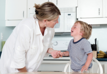 लहान मुलांची आक्रमकता कशी थांबवायची: तुमचे लहान मूल तुम्हाला आणि इतरांना सतत मारत आहे का? सामान्य ट्रिगर आणि हे वर्तन कसे नियंत्रित करावे |