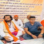 छत्रपतींच्या सन्मानासाठी संघटनांचा एल्गार: शिवाजी महाराज चौकात उपोषण व आंदोलन