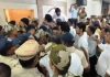 महापौरच्या पतीला आयुक्तांच्या दालनात प्रवेश दिल्यावरून आयुक्तांच्या दालना बाहेर भाजपा नगरसेवकांचा गोंधळ