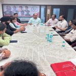 उल्हासनगरातील मध्यवर्ती हॉस्पिटलमधील विविध समस्यांवर डॉक्टर आणि आमदार कुमार आयलानी यांची महत्त्वाची बैठक संपन्न