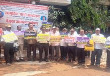 आमच्या हक्काचे पैसे मृत्यूपूर्वी मिळणार का? सेवानिवृत्त कर्मचाऱ्यांचा महापालिका प्रशासनाला सवाल : प्रलंबित मागण्यासाठी सामूहिक धरणे आंदोलन