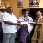 वंचित बहुजन आघाडीच्या वतीने वयोवृद्ध महिलेला गॅस सिलेंडर घेण्यासाठी आर्थिक मदत