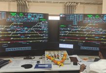 मुंबईचे दादर रेल्वे स्थानक सुरक्षा आणि कार्यक्षमता वाढवण्यासाठी इलेक्ट्रॉनिक इंटरलॉकिंग प्रणाली सुरू करते