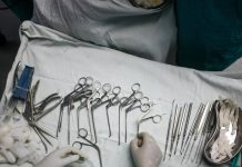 चार वर्षांपासून अंथरुणाला खिळलेला माणूस कृतज्ञतेने जेजे हॉस्पिटलमध्ये परततो