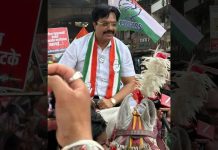 महागाईविरोधात काँग्रेसचे कल्याणमध्ये अनोखे आंदोलन; नवीन सिंह घोड्यावर स्वार होऊन चॉकलेट्सचे वाटप करतात