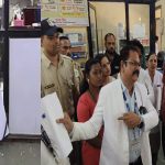 उपचारादरम्यान रुग्ण दगावल्याने उल्हासनगरातील सेंटर हॉस्पिटलमध्ये तोडफोड : डॉक्टरांचे काम बंद आंदोलन : महापौरांच्या आश्वासनानंतर आंदोलन मागे