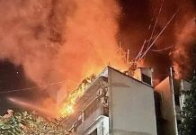 Man dead, wife, 2 firemen injured in Bandra blaze | मुंबई बातम्या