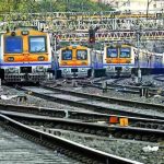 मुंबई लोकलला धक्का : 22 वर्षीय तरुणाची फर्स्ट क्लास कोचमध्ये वार