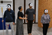 एक शाळा कशी शांतपणे सर्वसमावेशक थिएटरसाठी रंगमंचाला आकार देत आहे