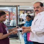 आमदारांच्या कार्यालयात रहिवासी प्रमाणपत्र, ज्येष्ठ नागरिक आणि आयुष्मान कार्डांचे वितरण