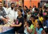 खासदार डॉ. श्रीकांत शिंदे यांच्या संकल्पनेतून उल्हासनगरात गरजू विद्यार्थ्यांसाठी मोफत वह्या वाटप उपक्रम उत्साहात संपन्न