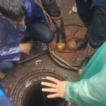 मुसळधार पावसात मुंबईच्या गजबजलेल्या रस्त्यावरील मोकळ्या मॅनहोलमध्ये फोनवर पडलेल्या व्यक्तीचा मृत्यू; 4 अधिकाऱ्यांचे खंडपीठ | मुंबई बातम्या