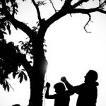 मुंबईतील तिघांची मलंगगडावरून सुटका झाली आणि ट्रेकचा प्रयत्न केल्यावर त्यांनी रिल्सवर पाहिले