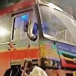 बोरिवलीत दुचाकीस्वाराला टाळताना बेस्ट बसने दुभाजक लावले, कोणतीही दुखापत झाली नाही