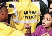 लाइव्ह लोकेशन शेअर करण्यास सांगितले, फोन पाळताखाली असू शकतात: मुंबईत तासभर ताब्यात घेतल्यानंतर विद्यार्थी