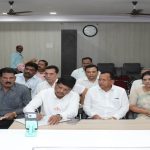 अंबरनाथमध्ये शासकीय जमिनीवरील निवासी अतिक्रमण नियमितीकरणाबाबत उपविभागीय दंडाधिकारी यांच्या दालनात बैठक : शासन निर्णयाचा घेण्यात आला सविस्तर आढावा