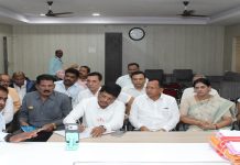 अंबरनाथमध्ये शासकीय जमिनीवरील निवासी अतिक्रमण नियमितीकरणाबाबत उपविभागीय दंडाधिकारी यांच्या दालनात बैठक : शासन निर्णयाचा घेण्यात आला सविस्तर आढावा
