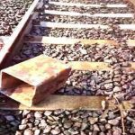 उल्हासनगर-अंबरनाथदरम्यान रेल्वे रुळावर लोखंडी बॉक्स; मोटरमन-गार्डच्या सतर्कतेमुळे संभाव्य अनर्थ टळला