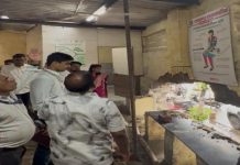 संततधार पावसाचा फटका : उल्हासनगर महापालिकेच्या आरोग्य केंद्राची संरक्षण भिंत कोसळली; पुनर्बांधणीची मागणी