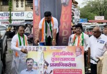 बदलापुरात तुकाराम मुंडे यांच्या प्रतिमेला दुग्धाभिषेक; राष्ट्रवादी काँग्रेसकडून धाडसी कार्याचा गौरव