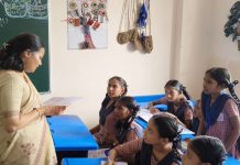 उल्हासनगर महानगरपालिका आयुक्त मनिषा आव्हाळे यांची मनपा शाळा क्र. २४ ला भेट; ‘घे भरारी’ उपक्रमाच्या प्रभावी अंमलबजावणीचा घेतला आढावा