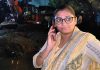 अखेर जिजामाता कॉलनीतील तुंबलेले पाणी बाहेर काढण्यासाठी पोकलेनने खणला रस्ता: जलमय परिस्थितीत अडकलेल्या नागरिकांच्या मदतीला महापौरांची धाव