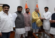 नवीन कोकण एक्सप्रेसला मंजुरी दिल्याबद्दल रेल्वेमंत्री अश्विनी वैष्णव यांचा शिवसेनेच्या वतीने सत्कार