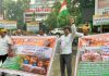 महापालिका शाळांतील विद्यार्थ्यांना शैक्षणिक साहित्य न मिळाल्याने स्वातंत्र्यदिनी उल्हासनगर महापालिका मुख्यालयासमोर लहूजी शक्ती सेनेचे निषेध आंदोलन