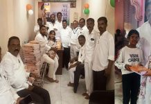 स्वातंत्र्य दिन व संविधान बहुउद्देशीय संस्थेचा वर्धापन दिन उत्साहात साजरा : विद्यार्थ्यांना वह्या-पेनचे वाटप