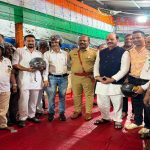 रस्ता सुरक्षा अभियानातून हेल्मेट वापराचा संदेश ; पत्रकारांच्या माध्यमातून जनजागृती : उल्हासनगर वाहतूक उपविभागाचा अभिनव उपक्रम