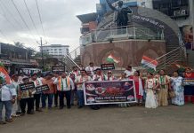 खरगे यांच्या सभास्थळाच्या ‘शुद्धीकरणा’चा उल्हासनगर काँग्रेसकडून तीव्र निषेध; आंबेडकर चौकात निषेध मोर्चा व सत्याग्रह